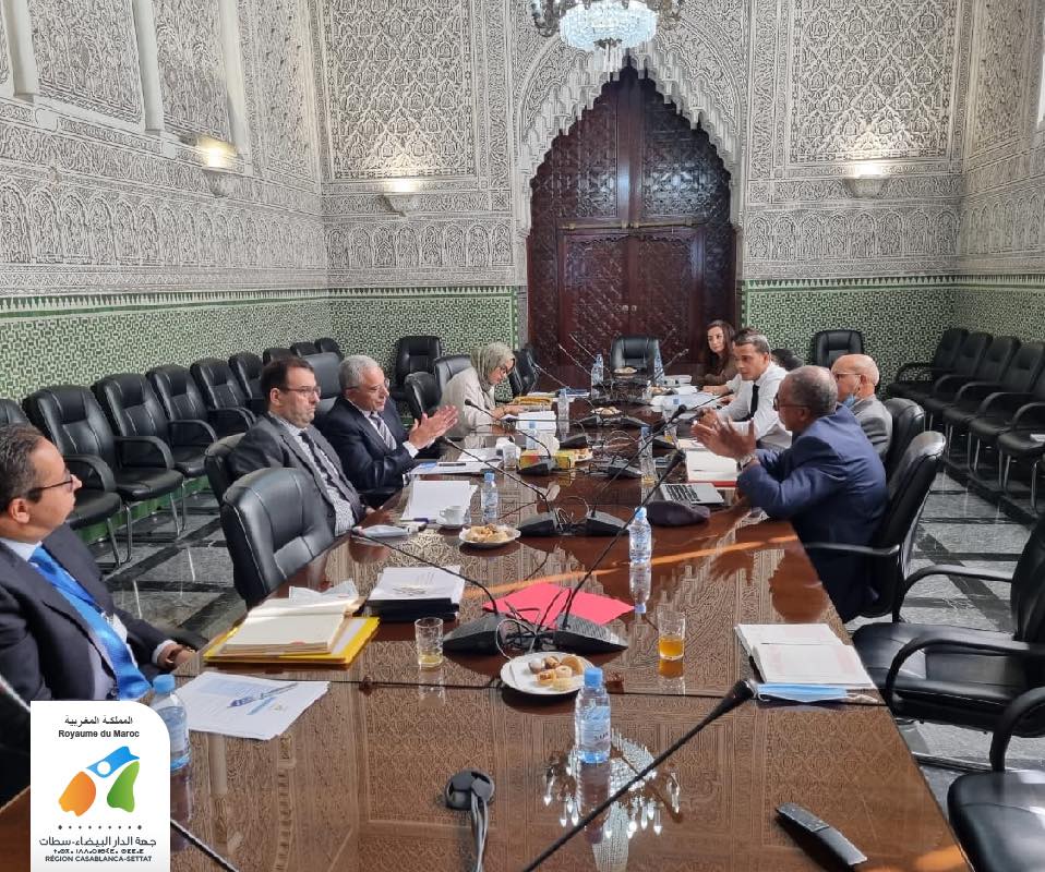 عقد مكتب مجلس الجهة برئاسة السيد عبد اللطيف معزوز، رئيس مجلس جهة الدار البيضاء-سطات، يوم الجمعة 8 أكتوبر 2021، اجتماعا مع ممثلي مكتب الدراسات المكلف بالتصميم الجهوي لإعداد التراب.